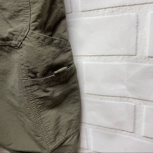 The North Face Cargo Shorts Olive Green - Picture 6 of 9